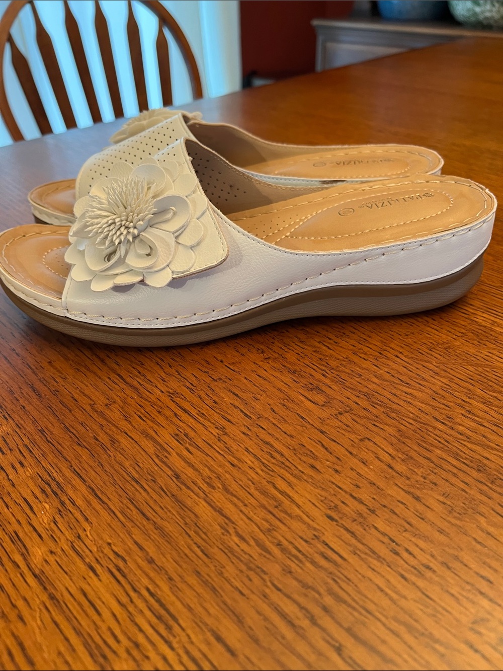 PATRIZIA by Spring Step Gingerita White Floral Slide Sandals, size 10, NWOT - Picture 2 of 5